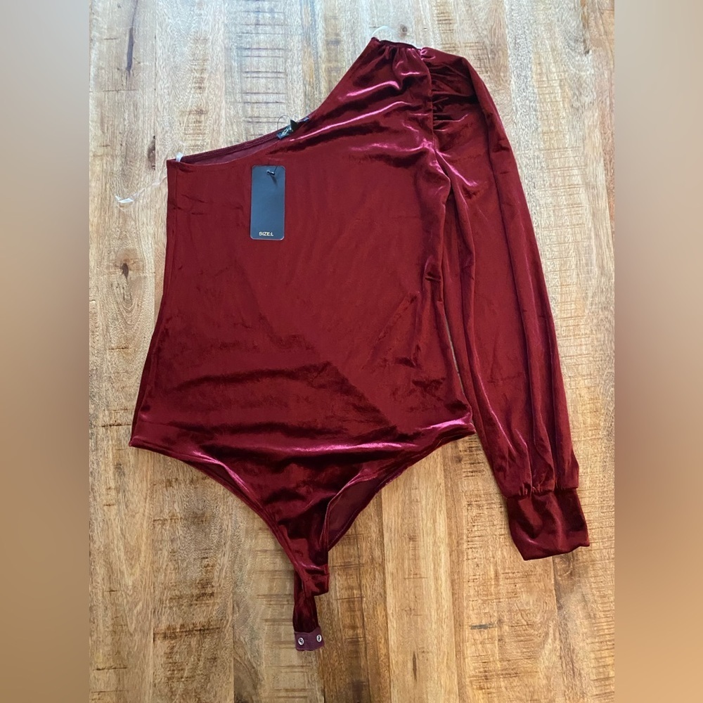 Red velvet ruched one shoulder long sleeve bodysuit Panty clasp NWT